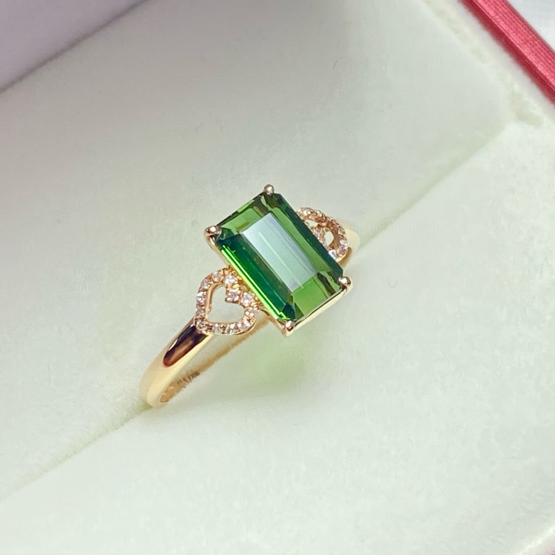 14k Gold 1.35 Ct Natural Tourmaline & Diamond Ring: Ref:230983010 // gold content:14k gold // ring size:7. 25us // // main gemstone:tourmaline // shape:octagonal // carat weight:1. 35ct // color:green // treatment:natural // // adjacent gemstone 2 :
