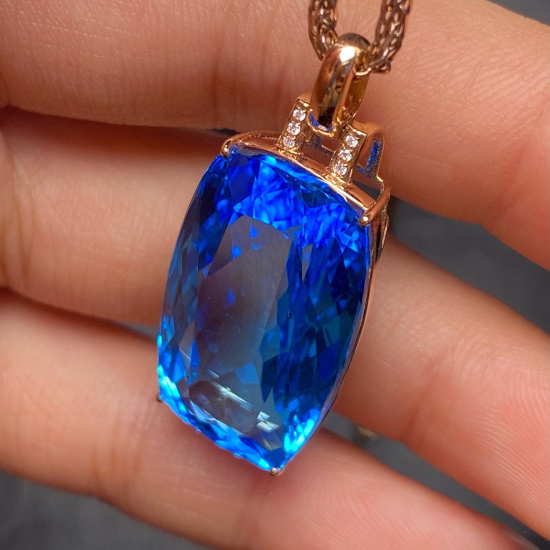 14k Gold 31.25 Ct Natural Topaz & Diamond Pendant( Without Chain ) - 3