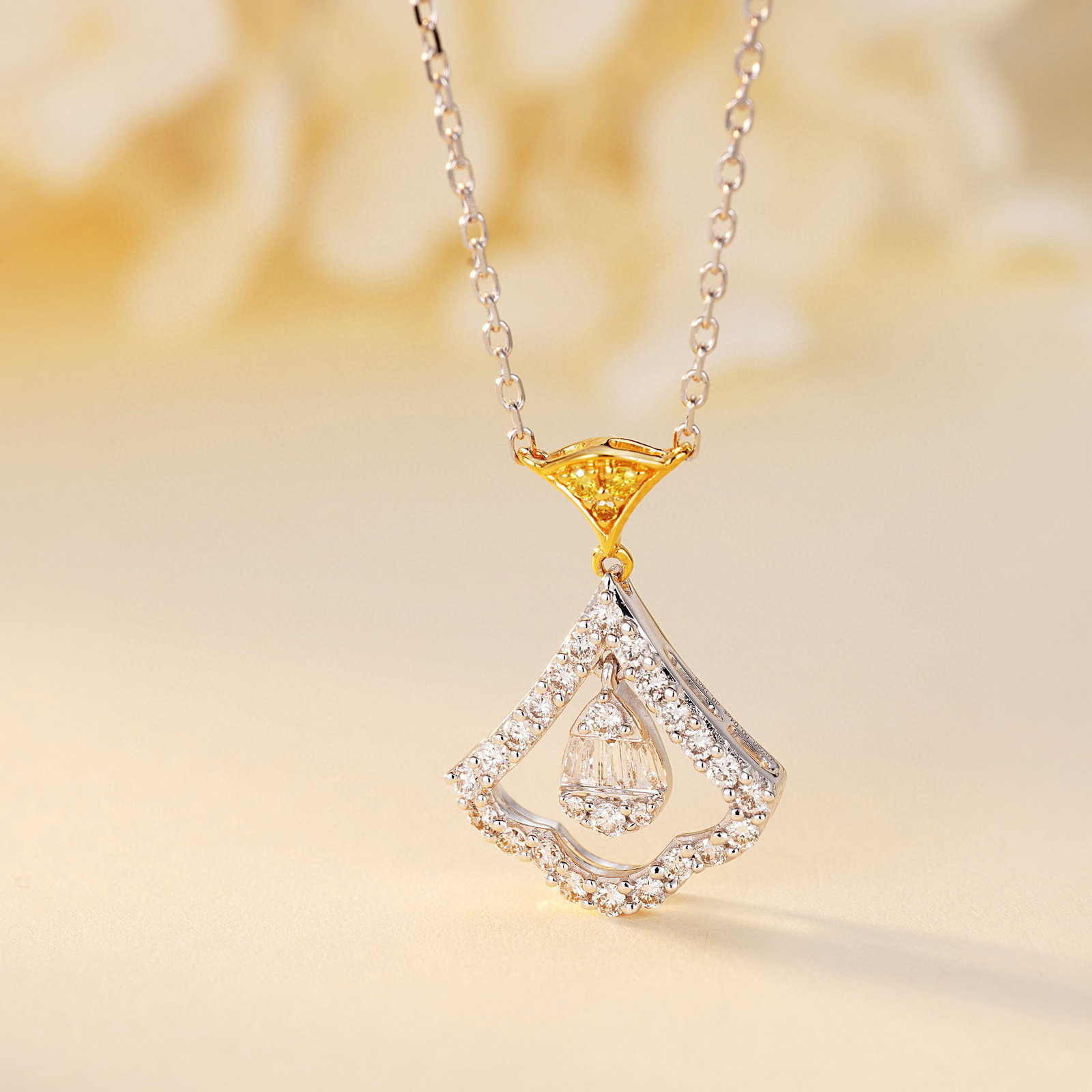 14k Gold 0.22 Ctw Natural H Diamond Necklace: Ref:230983017 // gold content:14k gold // main gemstone:diamond // shape:baguette // carat weight:0. 04ct // clarity grade:vs-si // color:h // treatment:natural // // adjacent gemstone 2 : diamond //