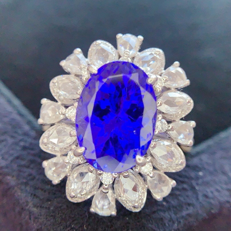 14k Gold 6.1 Ct Natural Tanzanite & Diamond Ring - 2