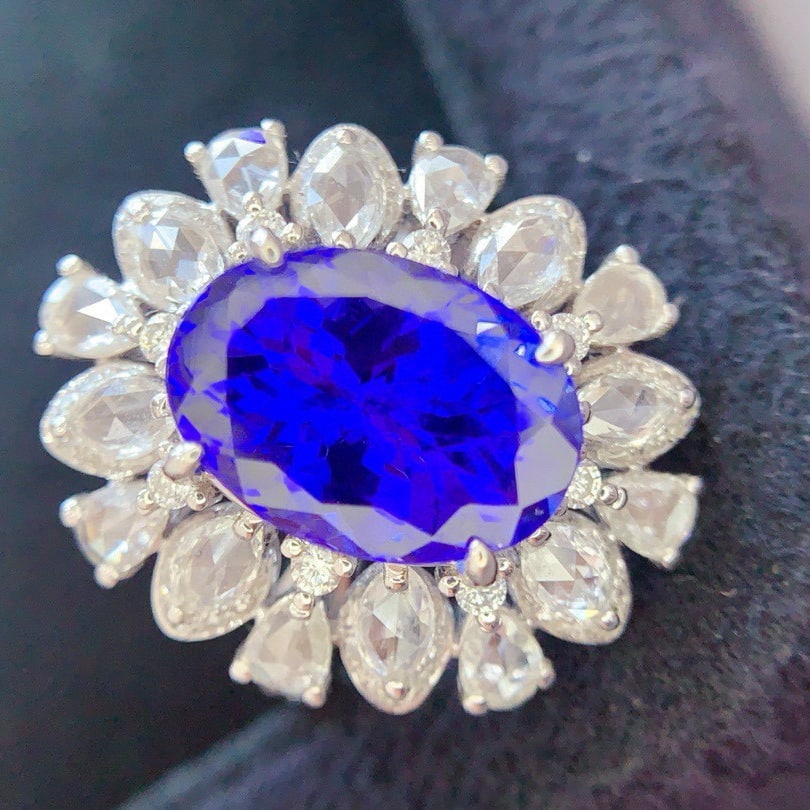 14k Gold 6.1 Ct Natural Tanzanite & Diamond Ring - 3