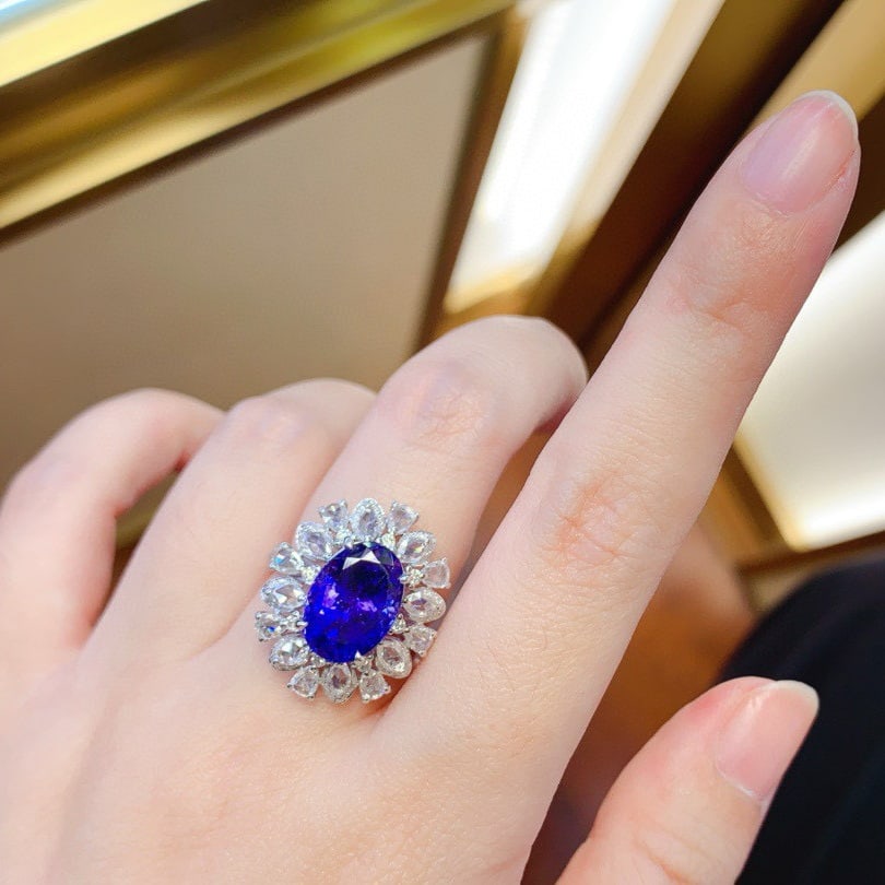 14k Gold 6.1 Ct Natural Tanzanite & Diamond Ring - 5