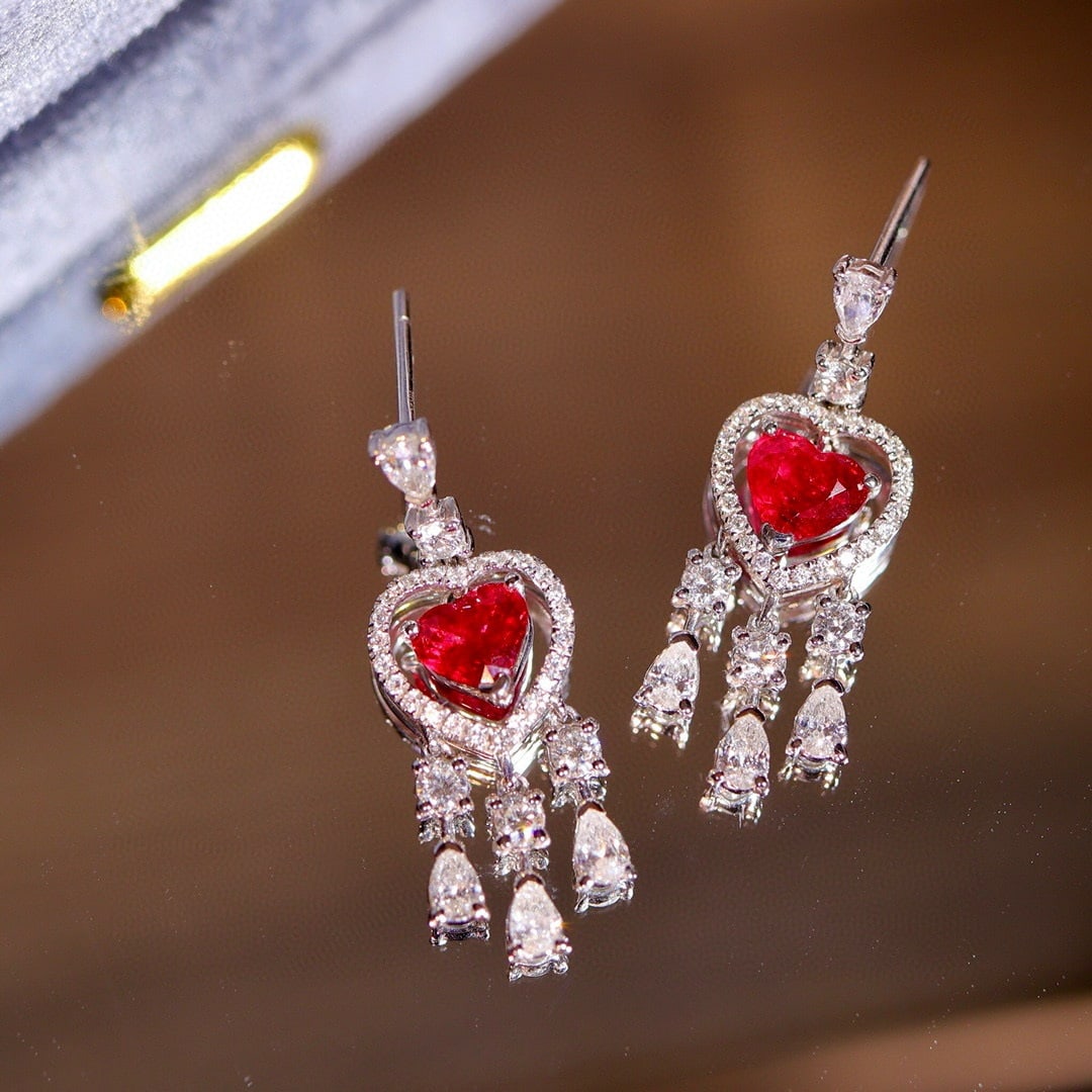 14k Gold 1.82 Ct Natural Ruby & Diamond Earrings: Ref:230983023 // gold content:14k gold // main gemstone:ruby // shape:heart // carat weight:1. 82ct // color:pigeonblood red // treatment:natural // // adjacent gemstone 2 : diamond // number of stone