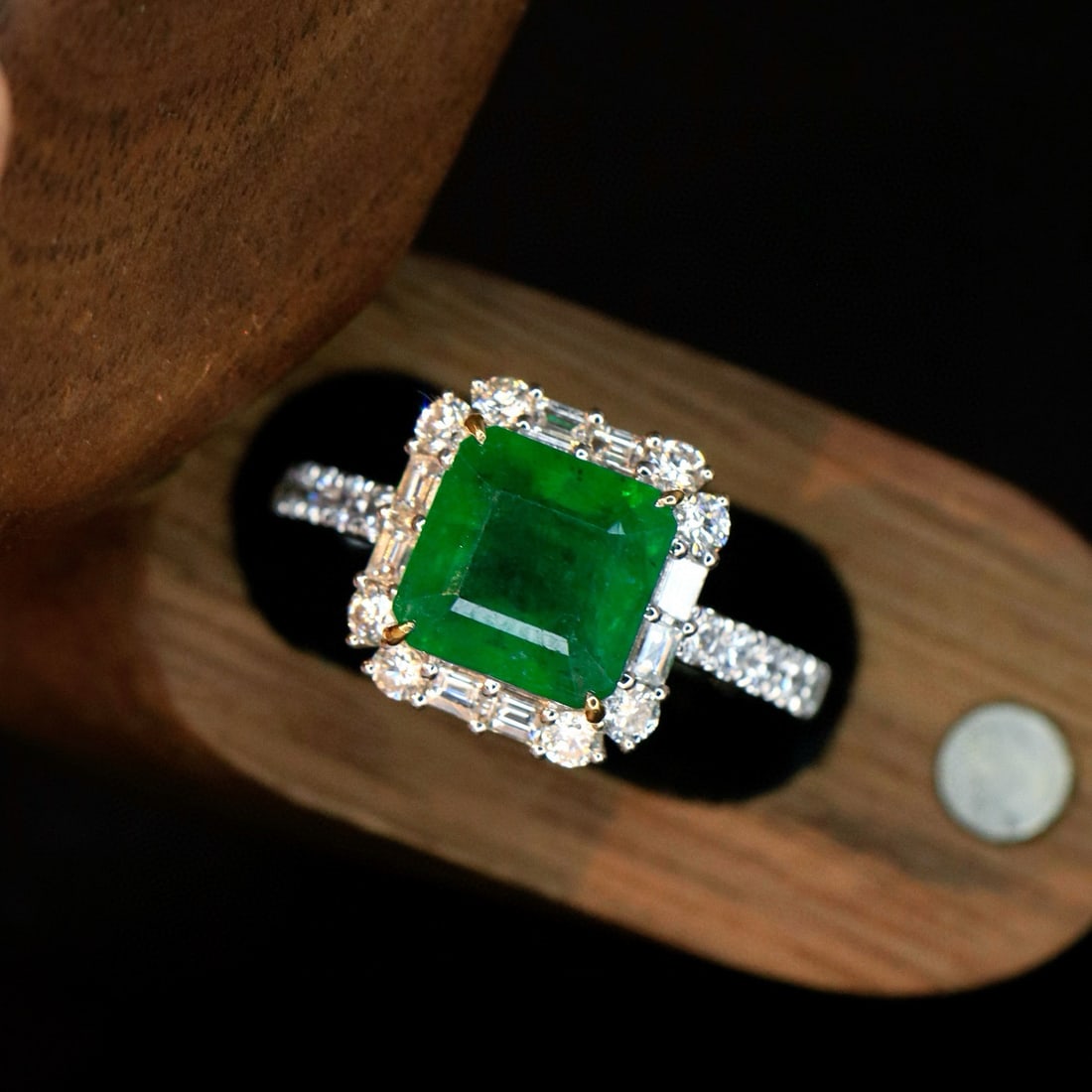 14k Gold 3.11 Ctw Vivid Green Natural Emerald & Diamond Ring: Ref:230983031 // gold content:14k gold // ring size:7. 25us // // main gemstone:emerald // shape:octagonal // carat weight:2. 36ct // color:vivid green // treatment:natural // // adjacent gemstone 2 :