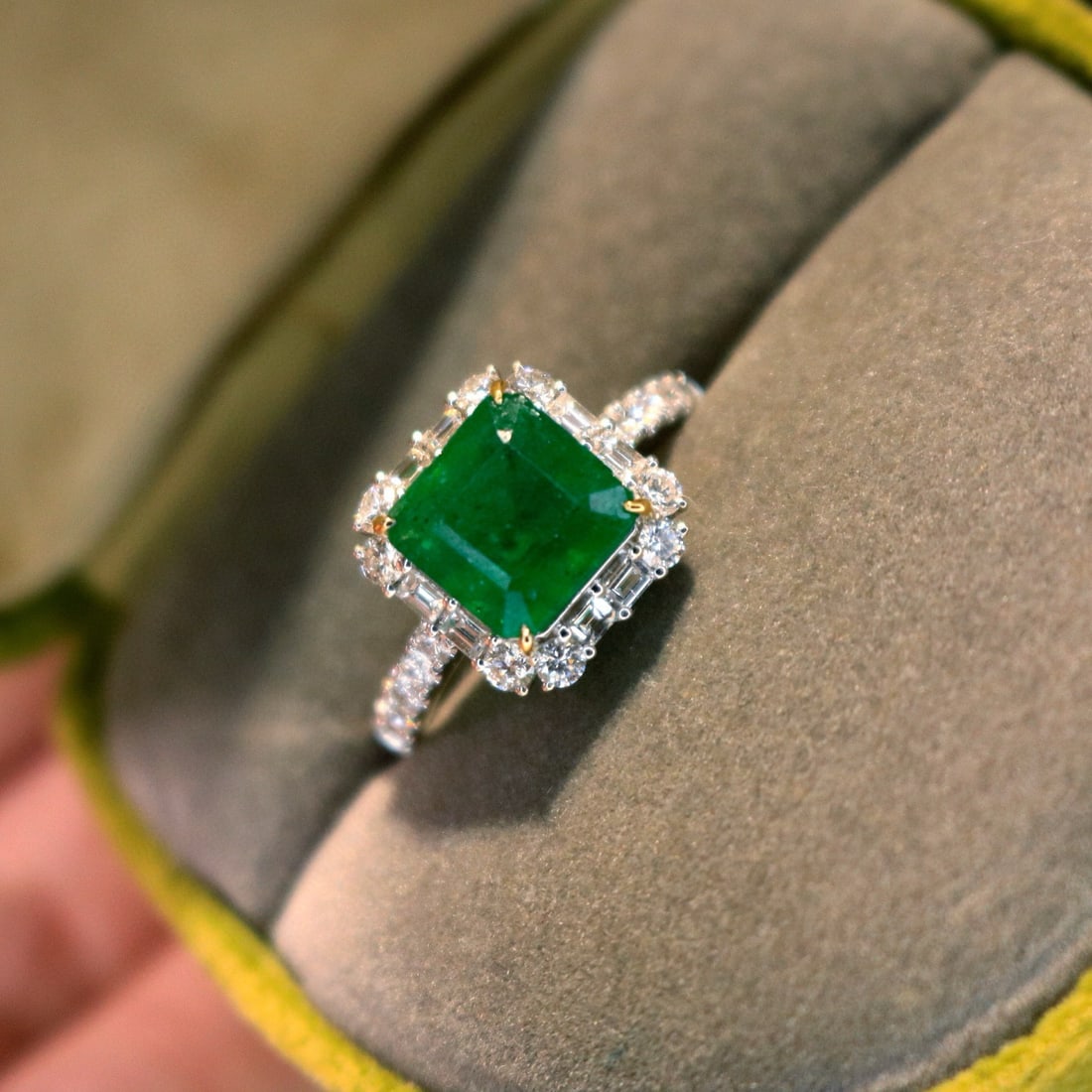 14k Gold 3.11 Ctw Vivid Green Natural Emerald & Diamond Ring - 3