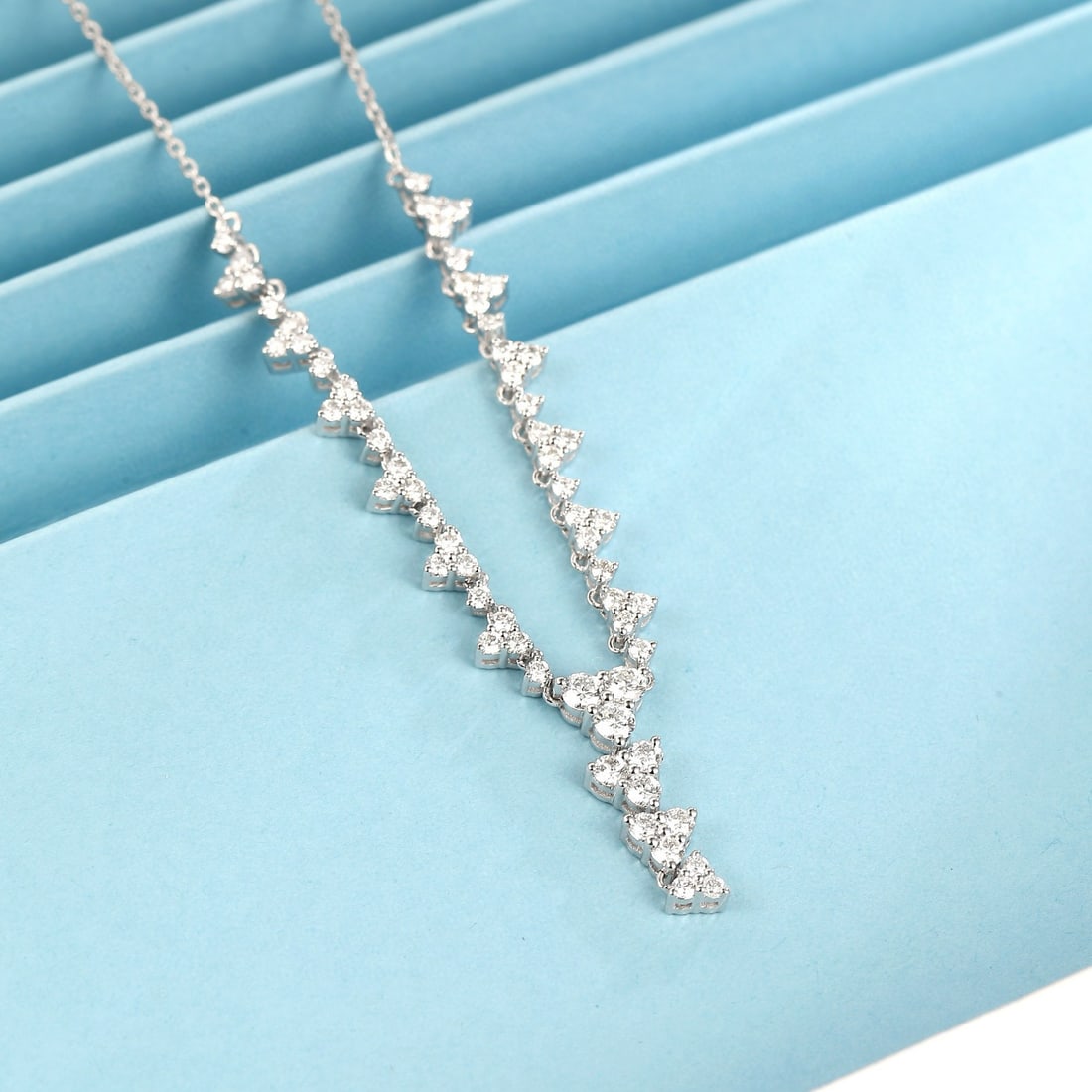 14k Gold 1.31 Ct Natural H Diamond Necklace: Ref:230983034 // gold content:14k gold // main gemstone:diamond // shape:round // carat weight:1. 31ct // clarity grade:vs-si // color:h // treatment:natural // cut grade:g // Condition: New Low Estim
