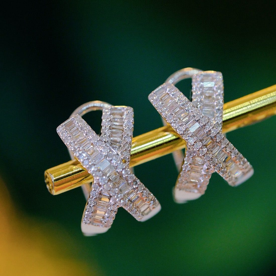 14k Gold 0.6 Ct Natural H Diamond Earrings - 4