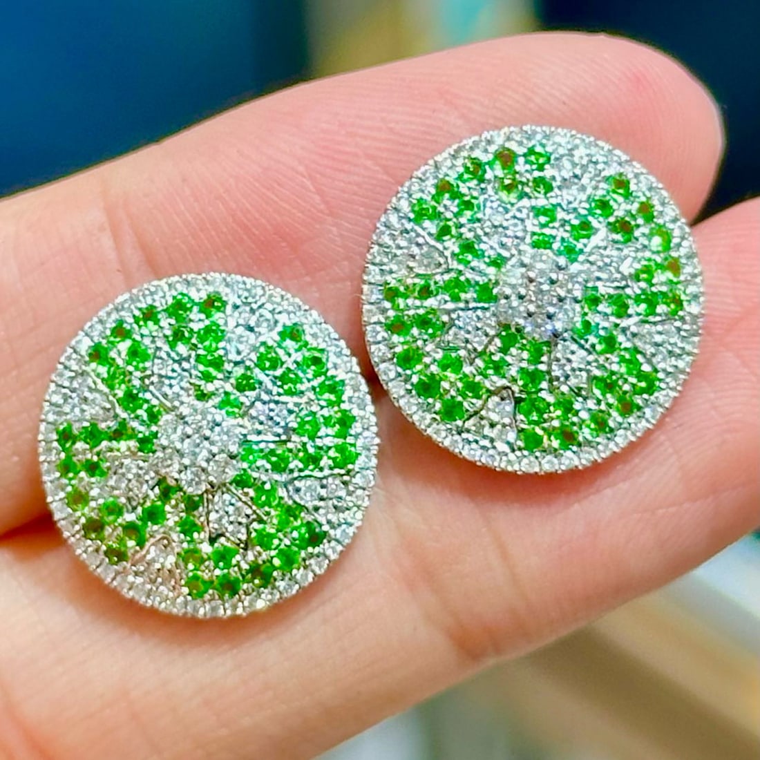 14k Gold 0.99 Ctw Natural Tsavorite & Diamond Earrings - 2