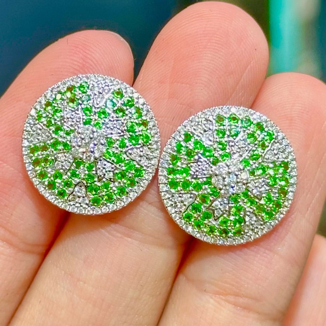 14k Gold 0.99 Ctw Natural Tsavorite & Diamond Earrings - 3
