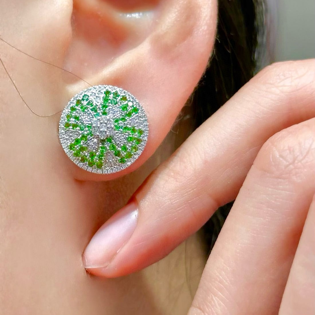 14k Gold 0.99 Ctw Natural Tsavorite & Diamond Earrings - 6