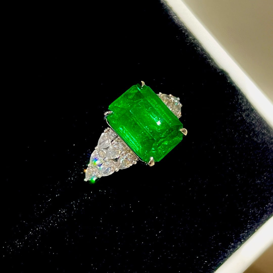 14k Gold 3.75 Ctw Vivid Green Natural Emerald & Diamond Ring - 2