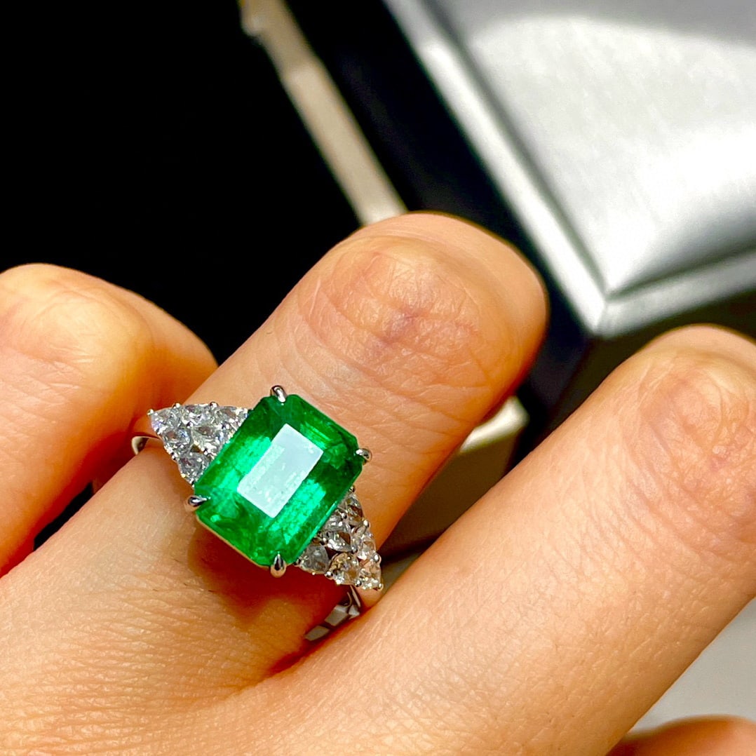 14k Gold 3.75 Ctw Vivid Green Natural Emerald & Diamond Ring - 3