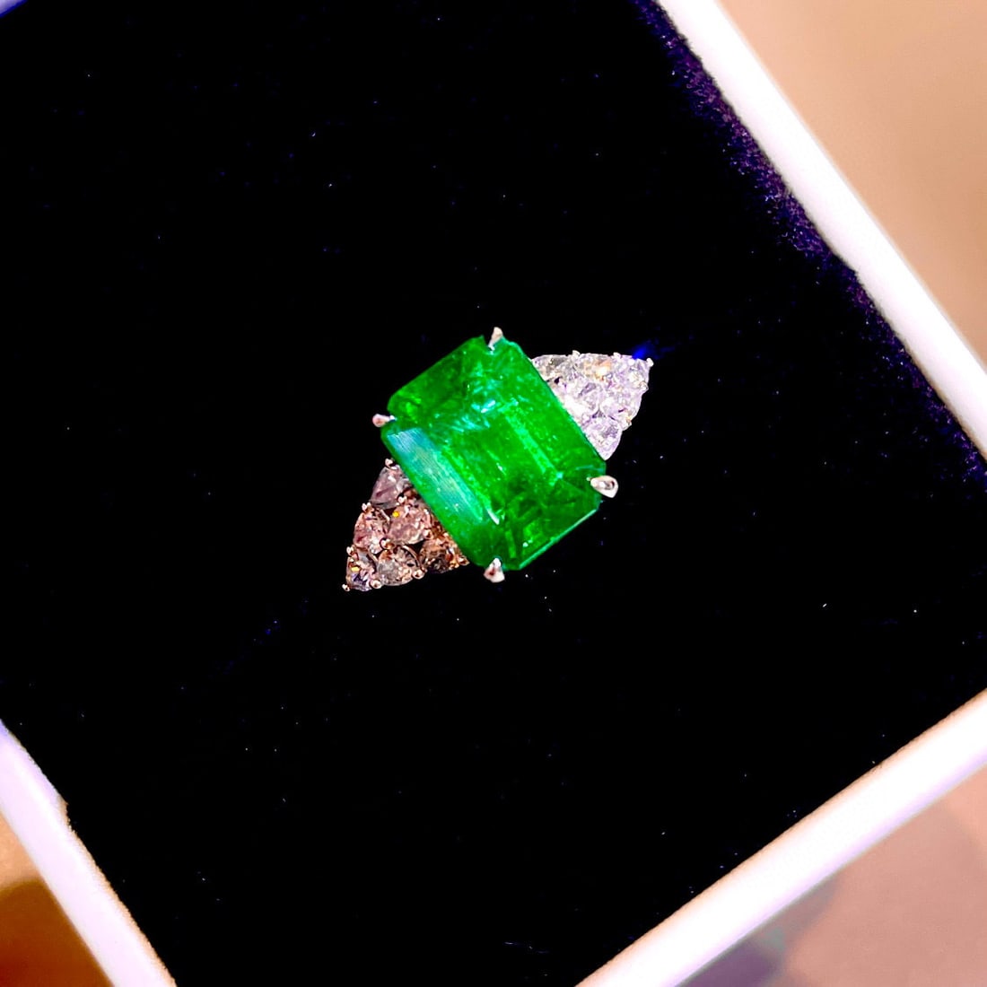 14k Gold 3.75 Ctw Vivid Green Natural Emerald & Diamond Ring - 4