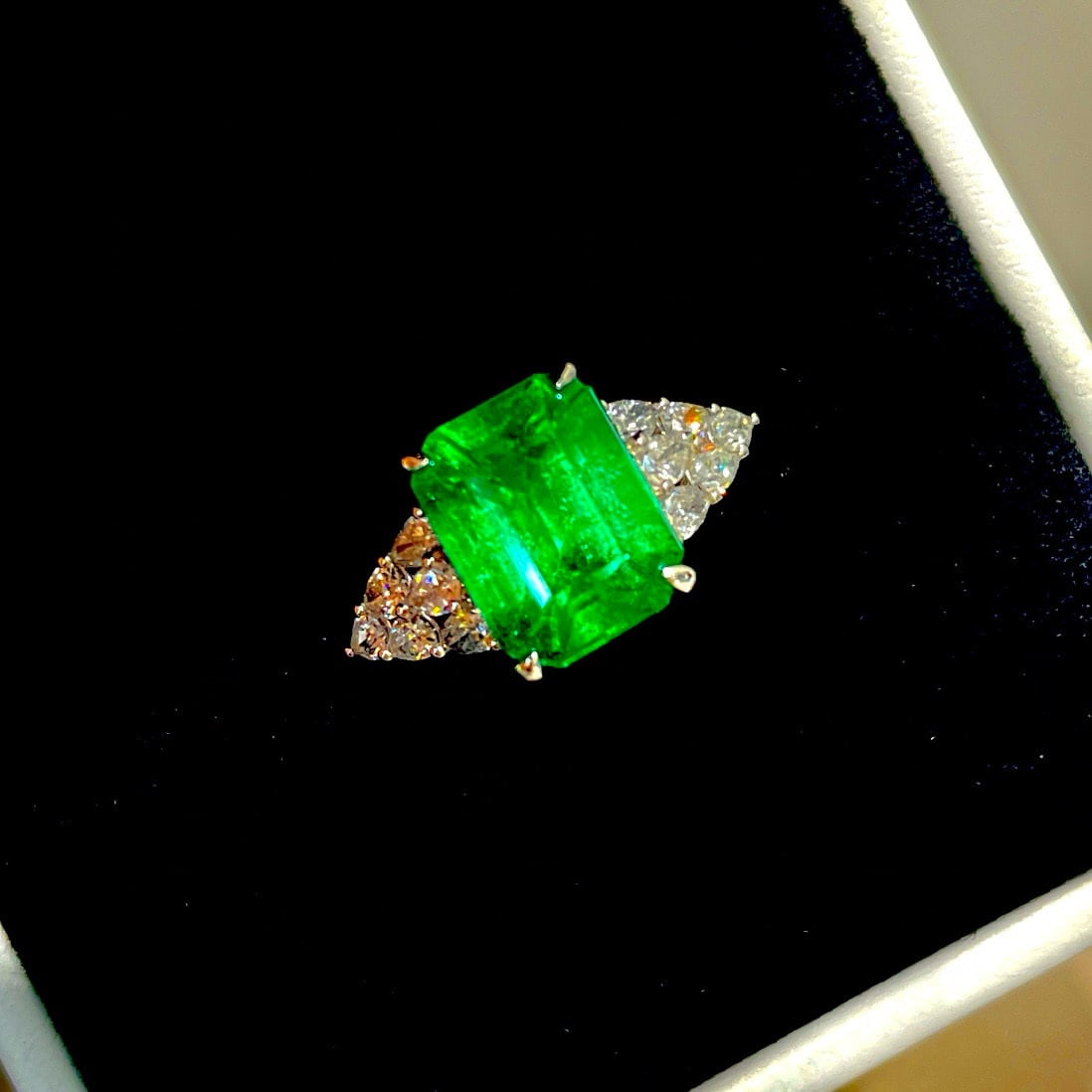 14k Gold 3.75 Ctw Vivid Green Natural Emerald & Diamond Ring - 5