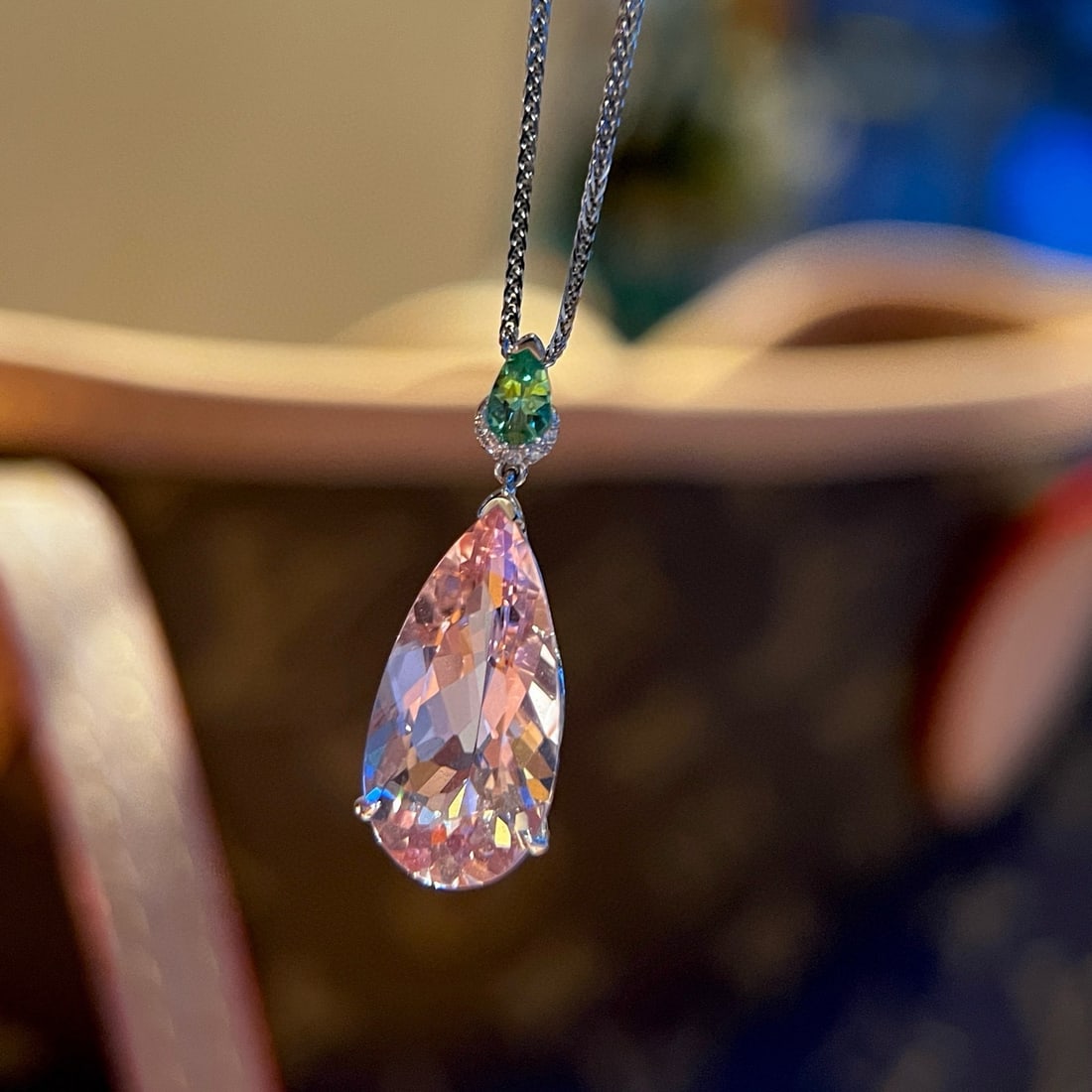 14k Gold 4.95 Ctw Natural Morganite & Tourmaline Pendant( Without Chain ): Ref:230983048 // gold content:14k gold // main gemstone:morganite // shape:pear // carat weight:4. 74ct // color:cherry blossom color // treatment:natural // // adjacent gemstone 2 : tourmaline //