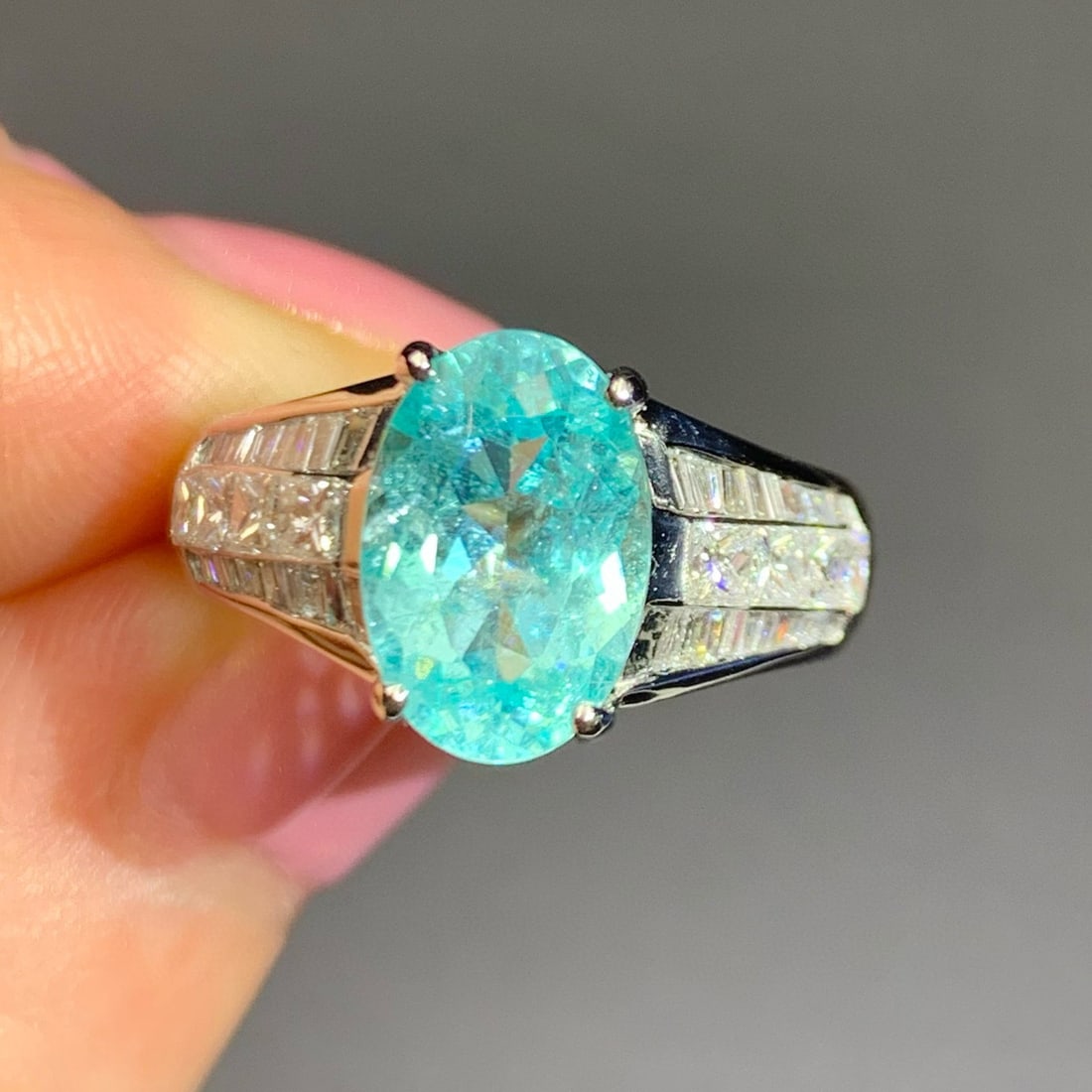 14k Gold 3.57 Ctw Natural Paraiba Tourmaline & Diamond Ring: Ref:230983050 // gold content:14k gold // ring size:7. 25us // // main gemstone:paraiba tourmaline // shape:oval // carat weight:2. 69ct // color:blue // treatment:natural // // adjacent gemstone 2 :