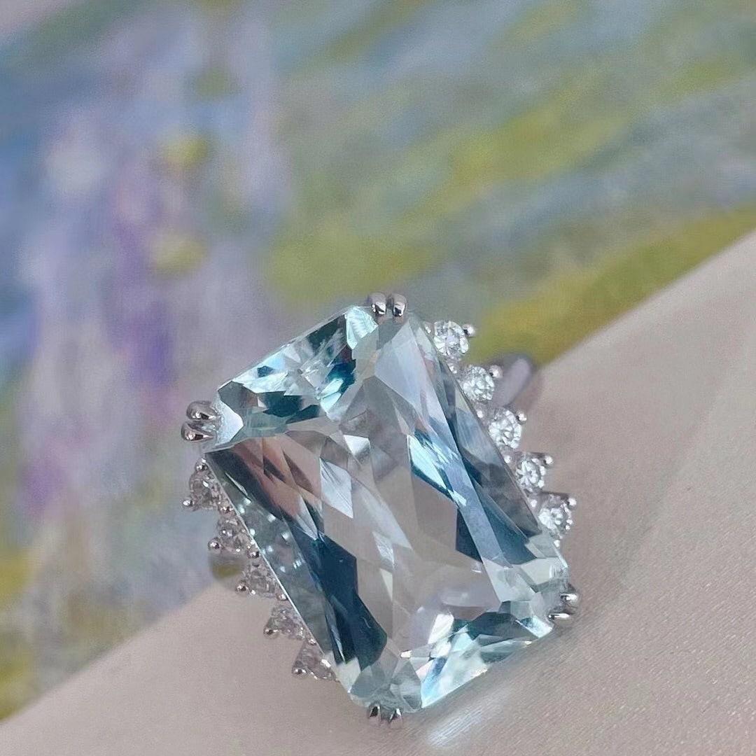 14k Gold 11.00 Ct Natural Aquamarine & Diamond Ring: Ref:230983051 // gold content:14k gold // ring size:7. 25us // // main gemstone:aquamarine // shape:octagonal // carat weight:11. 00ct // color:blue // treatment:natural // // adjacent gemstone 2 :