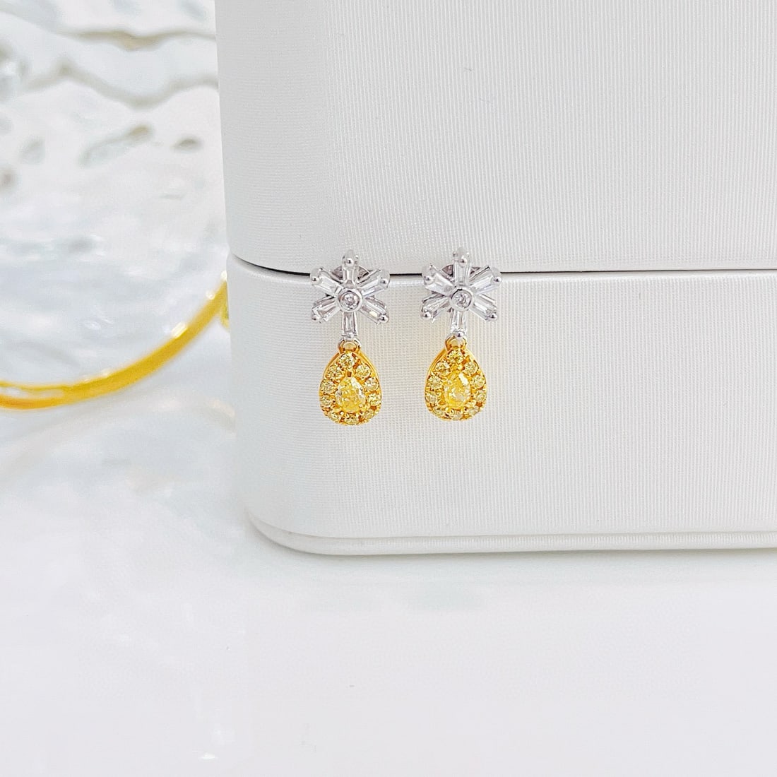 14k Gold 0.73 Ctw Natural Yellow Diamond & Diamond Earrings: Ref:230983055 // gold content:14k gold // main gemstone:yellow diamond // shape:pear // carat weight:0. 23ct // color:yellow // treatment:natural // // adjacent gemstone 2 : diamond // shape:multiply 