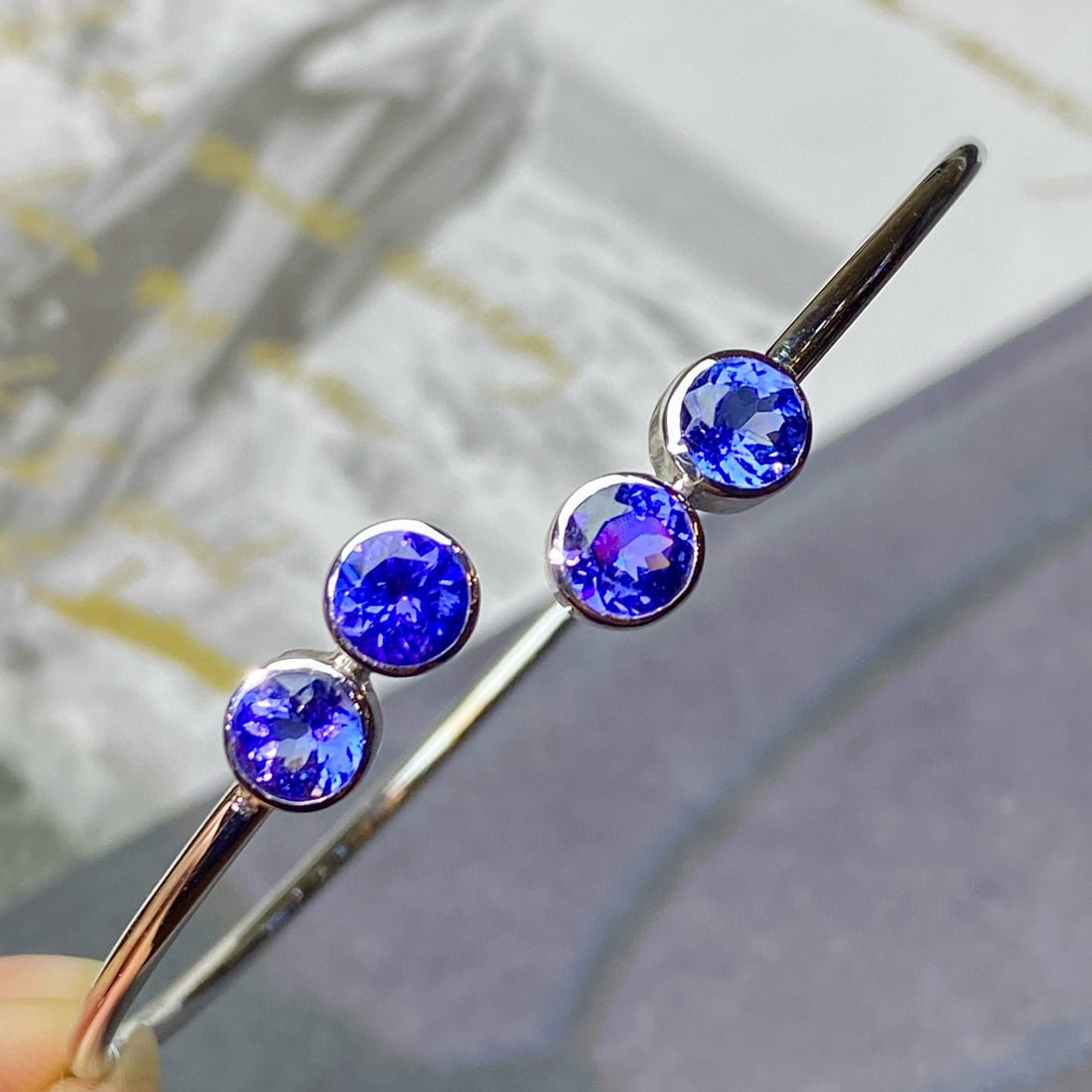 14k Gold 2.8 Ct Natural Tanzanite Bangle - 2