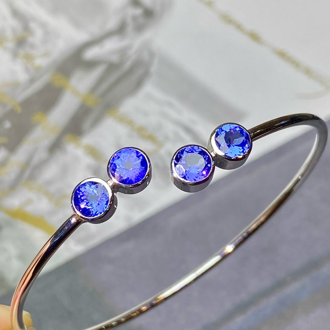 14k Gold 2.8 Ct Natural Tanzanite Bangle - 3