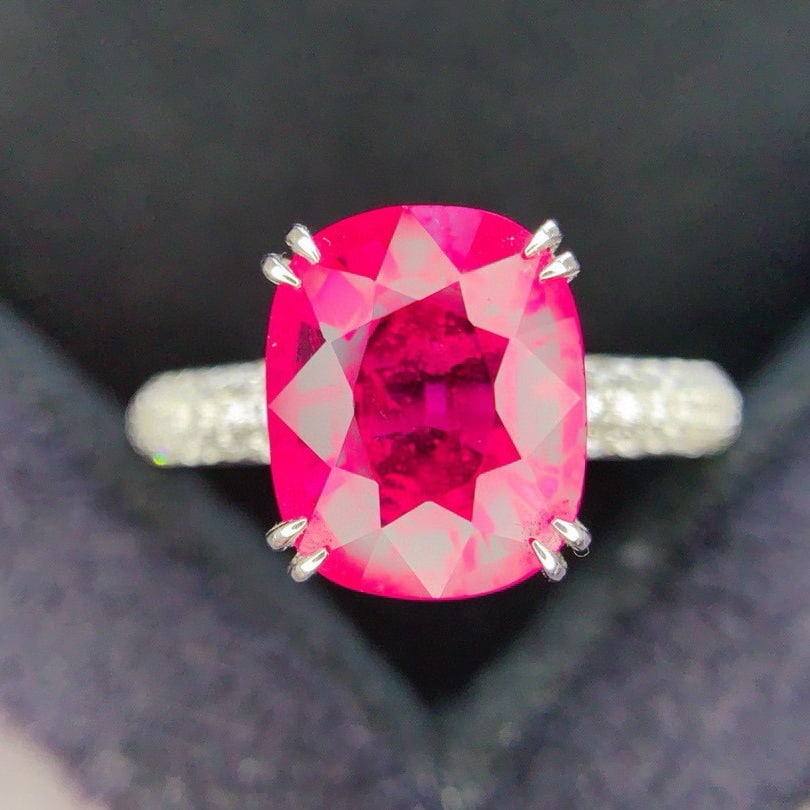 14k Gold 4.47 Ctw Natural Tourmaline & Diamond Ring: Ref:230983064 // gold content:14k gold // ring size:7. 25us // // main gemstone:tourmaline // shape:cushion // carat weight:4. 05ct // color:red // treatment:natural // // adjacent gemstone 2 : diamon