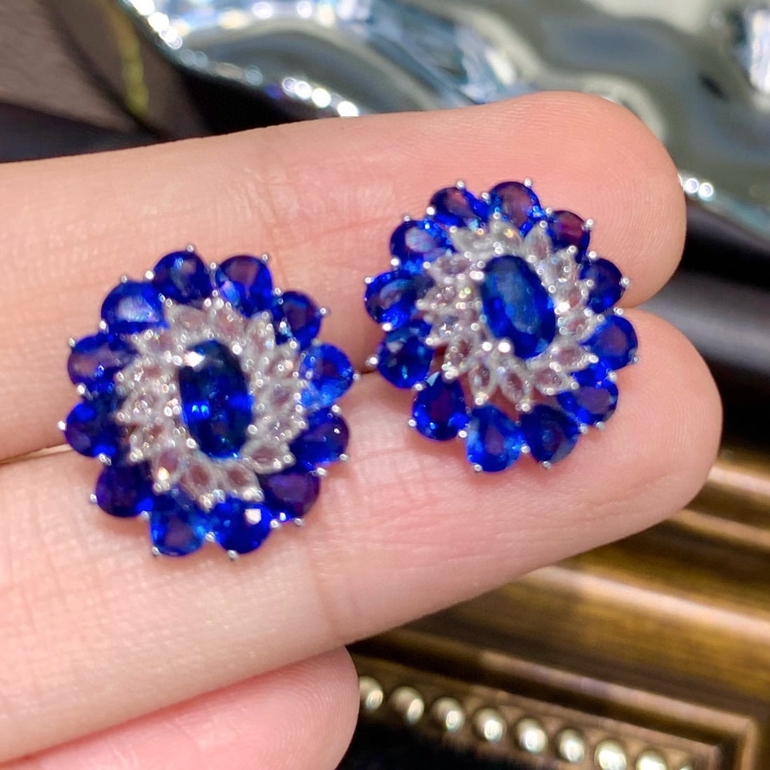 14k Gold 4.85 Ct Natural Sapphire & Sapphire Earrings - 3