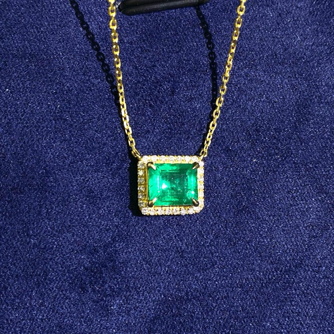 14k Gold 1.3 Ct Vivid Green Natural Emerald & Diamond Necklace: Ref:230983068 // gold content:14k gold // main gemstone:emerald // shape:octagonal // carat weight:1. 3ct // color:vivid green // treatment:natural // // adjacent gemstone 2 : diamond // number of