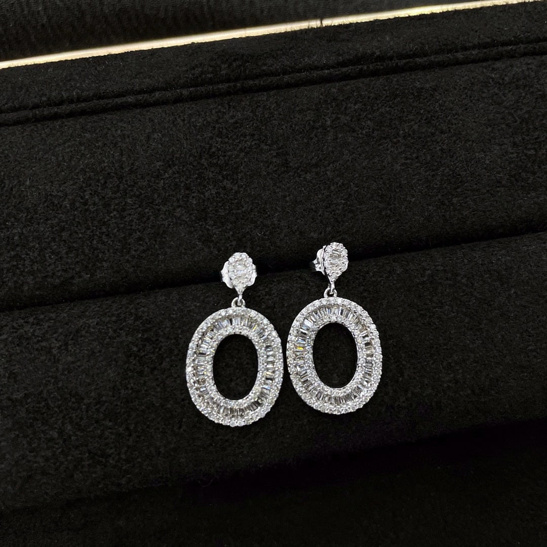14k Gold 0.83 Ctw Natural H Diamond Earrings: Ref:230983071 // gold content:14k gold // main gemstone:diamond // shape:baguette // carat weight:0. 39ct // clarity grade:vs-si // color:h // treatment:natural // // adjacent gemstone 2 : diamond //