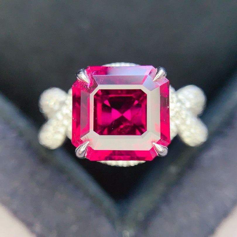 14k Gold 5.60 Ctw Natural Tourmaline & Diamond Ring: Ref:230983074 // gold content:14k gold // ring size:7. 25us // // main gemstone:tourmaline // shape:octagonal // carat weight:4. 72ct // color:red // treatment:natural // // adjacent gemstone 2 :