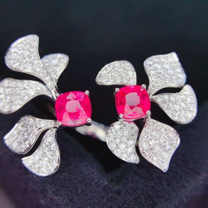 14k Gold 1.51 Ctw Natural Spinel & Diamond Ring: Ref:230983075 // gold content:14k gold // ring size:7. 25us // // main gemstone:spinel // shape:cushion // carat weight:0. 93ct // color:red // treatment:natural // // adjacent gemstone 2 : diamond