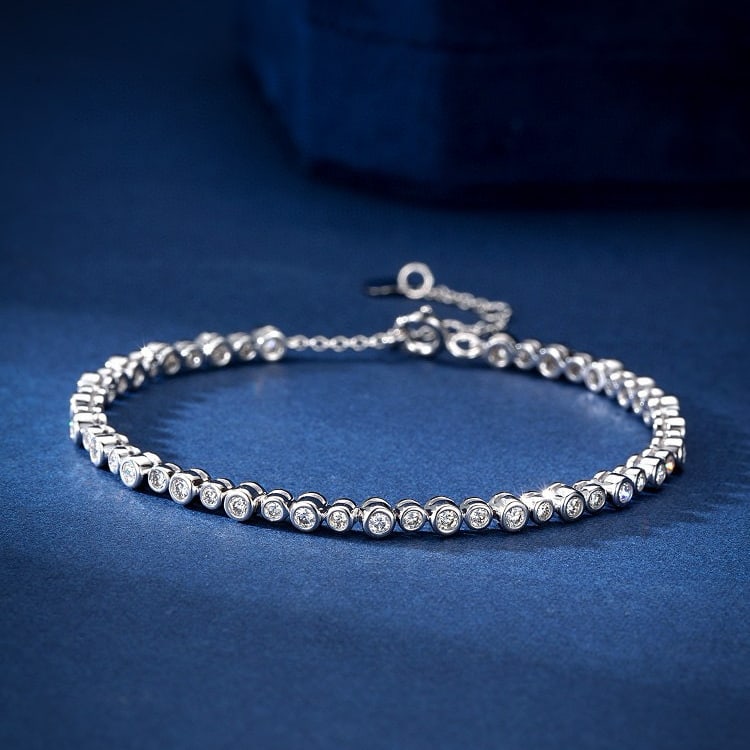 14k Gold 1.02 Ct Natural H Diamond Bracelet: Ref:230983079 // gold content:14k gold // main gemstone:diamond // shape:round // carat weight:1. 02ct // clarity grade:vs-si // color:h // treatment:natural // cut grade:g // Low Estimate: 5700