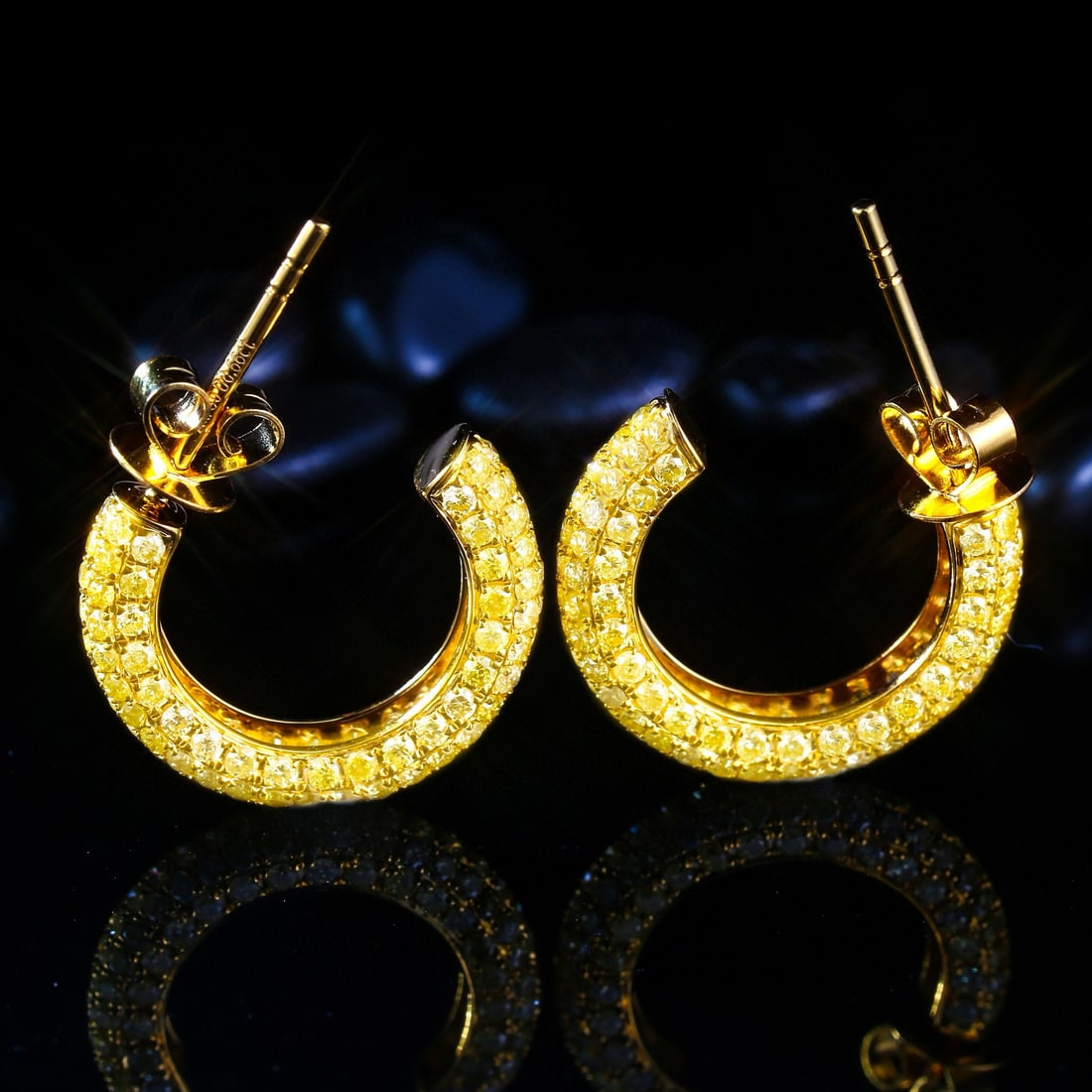 14k Gold 1.34 Ct Natural Yellow Diamond Earrings: Ref:230983090 // gold content:14k gold // main gemstone:yellow diamond // shape:round // carat weight:1. 34ct // color:yellow // treatment:natural // cut grade:g // High Estimate: 7900 Condition: New