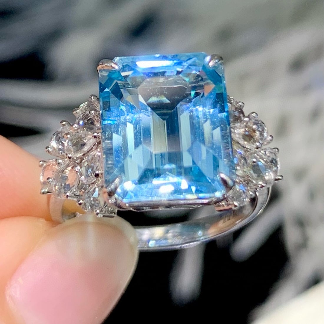 14k Gold 4.8 Ct Natural Aquamarine & Sapphire Ring: Ref:230983095 // gold content:14k gold // ring size:7. 25us // // main gemstone:aquamarine // shape:octagonal // carat weight:4. 8ct // color:santa maria color // treatment:natural // // adjacent