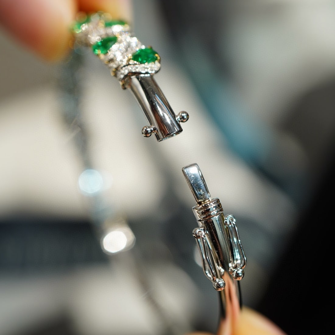 14k Gold 2.3 Ct Vivid Green Natural Emerald & Diamond Bangle - 2