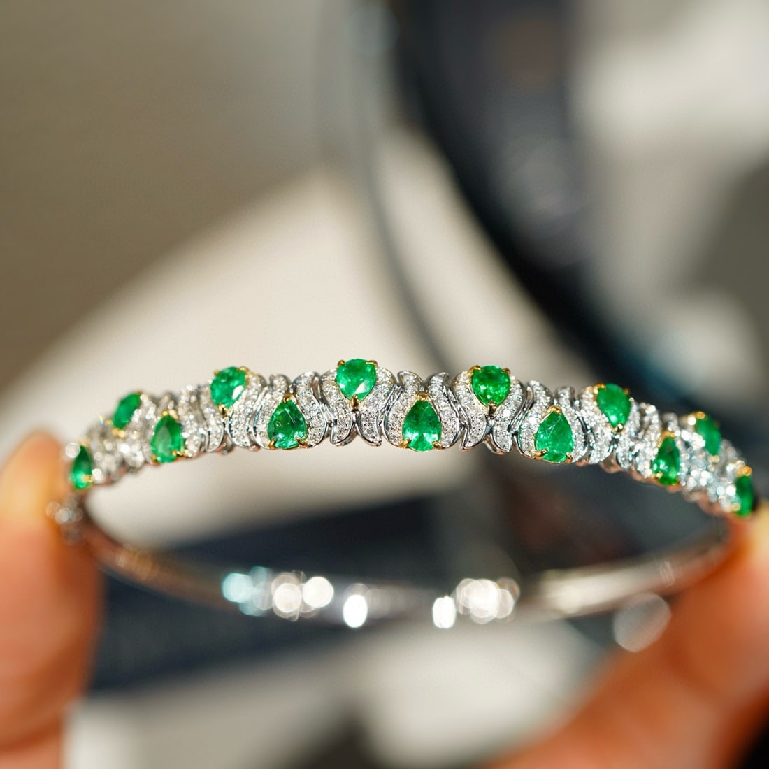 14k Gold 2.3 Ct Vivid Green Natural Emerald & Diamond Bangle - 6