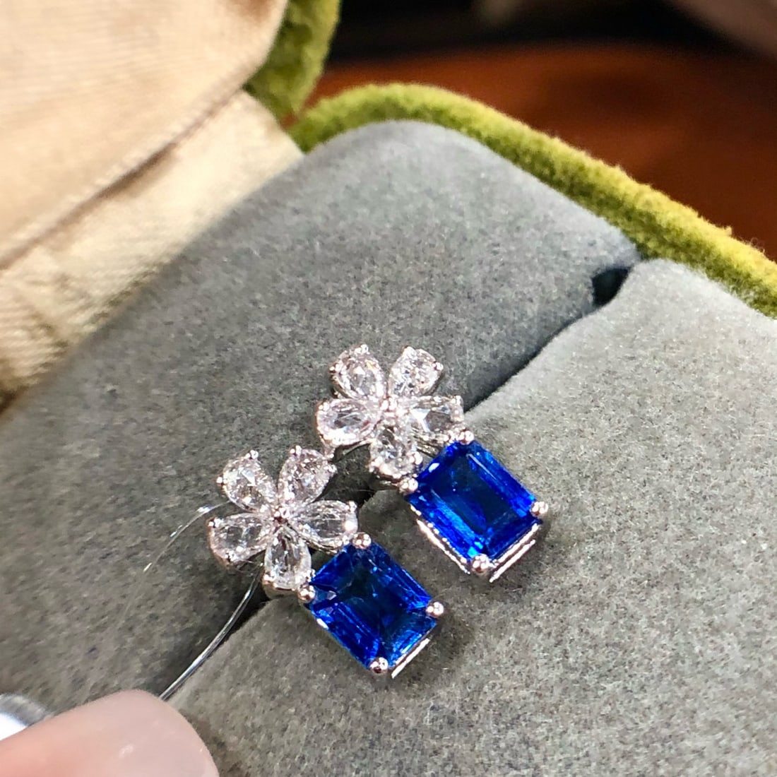 14k Gold 1.58 Ct Vivid Blue Natural Sapphire & Sapphire Earrings - 3