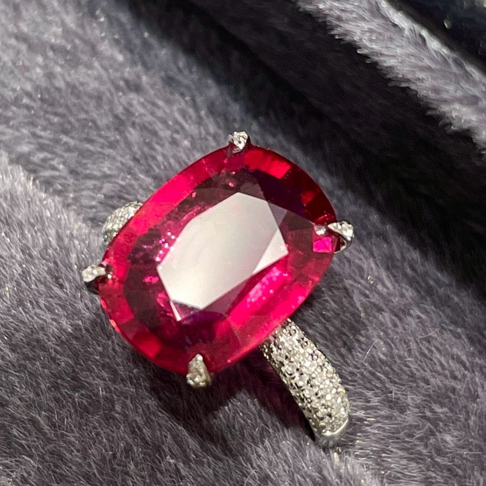 14k Gold 5.06 Ct Natural Tourmaline & Diamond Ring: Ref:230983102 // gold content:14k gold // ring size:7. 25us // // main gemstone:tourmaline // shape:cushion // carat weight:5. 06ct // color:red // treatment:natural // // adjacent gemstone 2 :