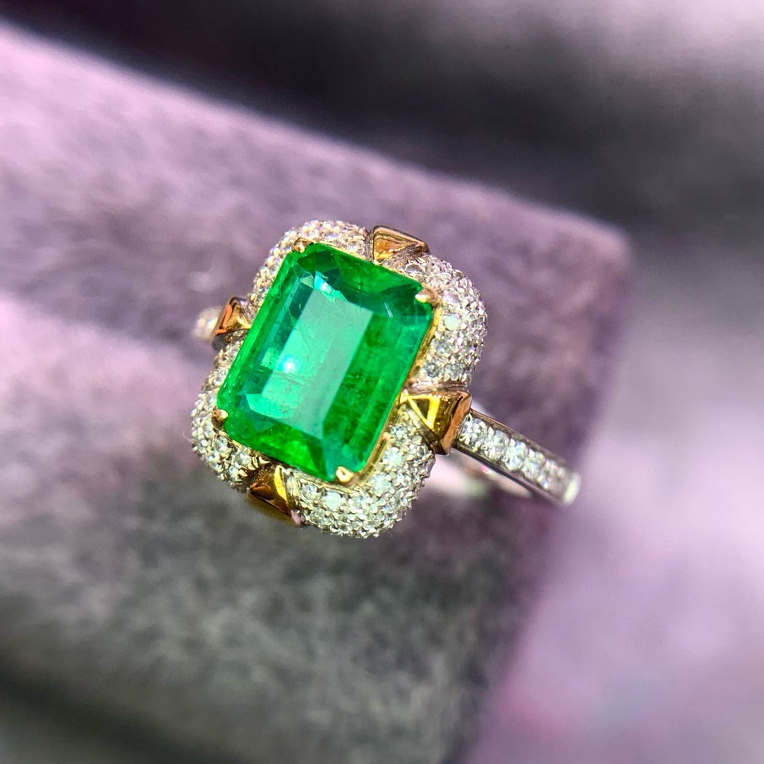 14k Gold 2.26 Ctw Vivid Green Natural Emerald & Diamond Ring - 3