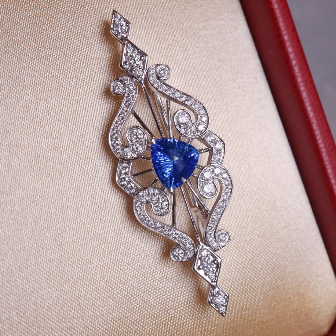 14k Gold 1.40 Ctw Natural Sapphire & Diamond Brooch - 2