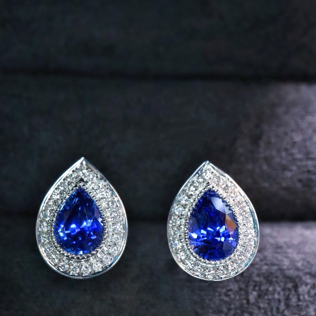14k Gold 2.25 Ctw Natural Sapphire & Diamond Earrings: Ref:230983109 // gold content:14k gold // main gemstone:sapphire // shape:pear // carat weight:2. 02ct // color:blue // treatment:natural // // adjacent gemstone 2 : diamond // shape:round // carat we