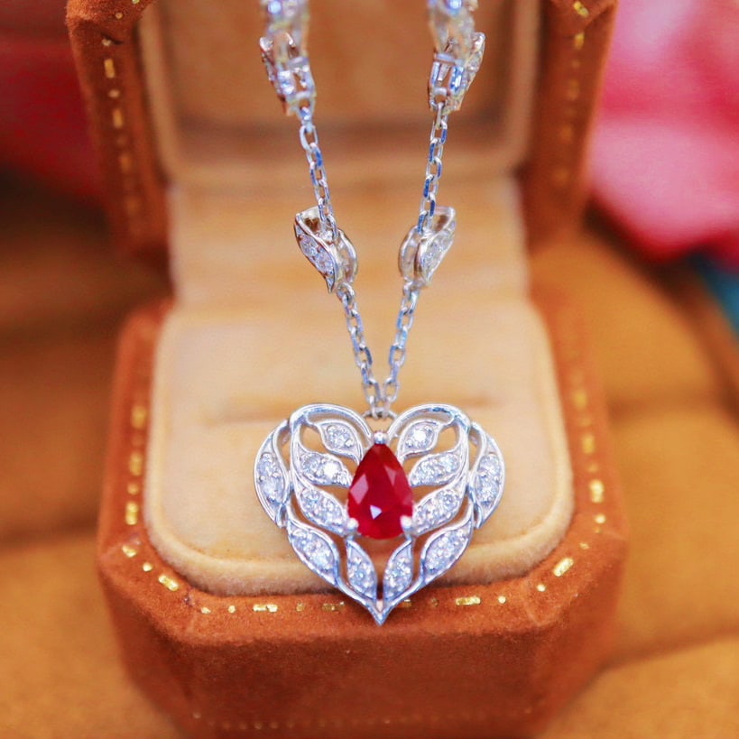 14k Gold 0.94 Ctw Vivid Red Natural Ruby & Diamond Necklace: Ref:230983118 // gold content:14k gold // main gemstone:ruby // shape:pear // carat weight:0. 50ct // color:vivid red // treatment:natural // // adjacent gemstone 2 : diamond // number of stones:44 //