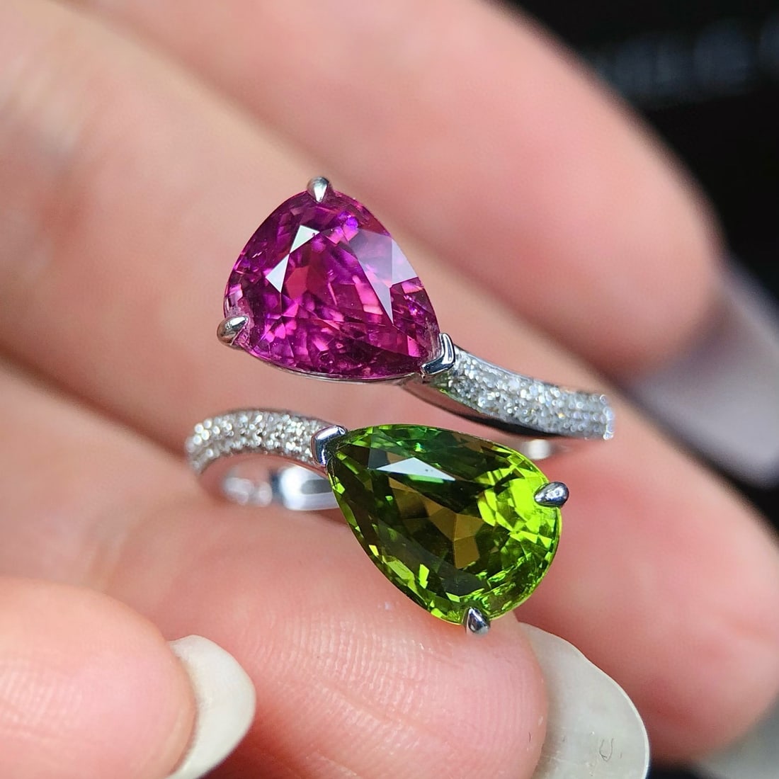 14k Gold 5.32 Ctw Natural Tourmaline & Diamond Ring: Ref:230983124 // gold content:14k gold // ring size:7. 25us // // main gemstone:tourmaline // shape:pear // carat weight:5. 2ct // color:color // treatment:natural // // adjacent gemstone 2 : diamond