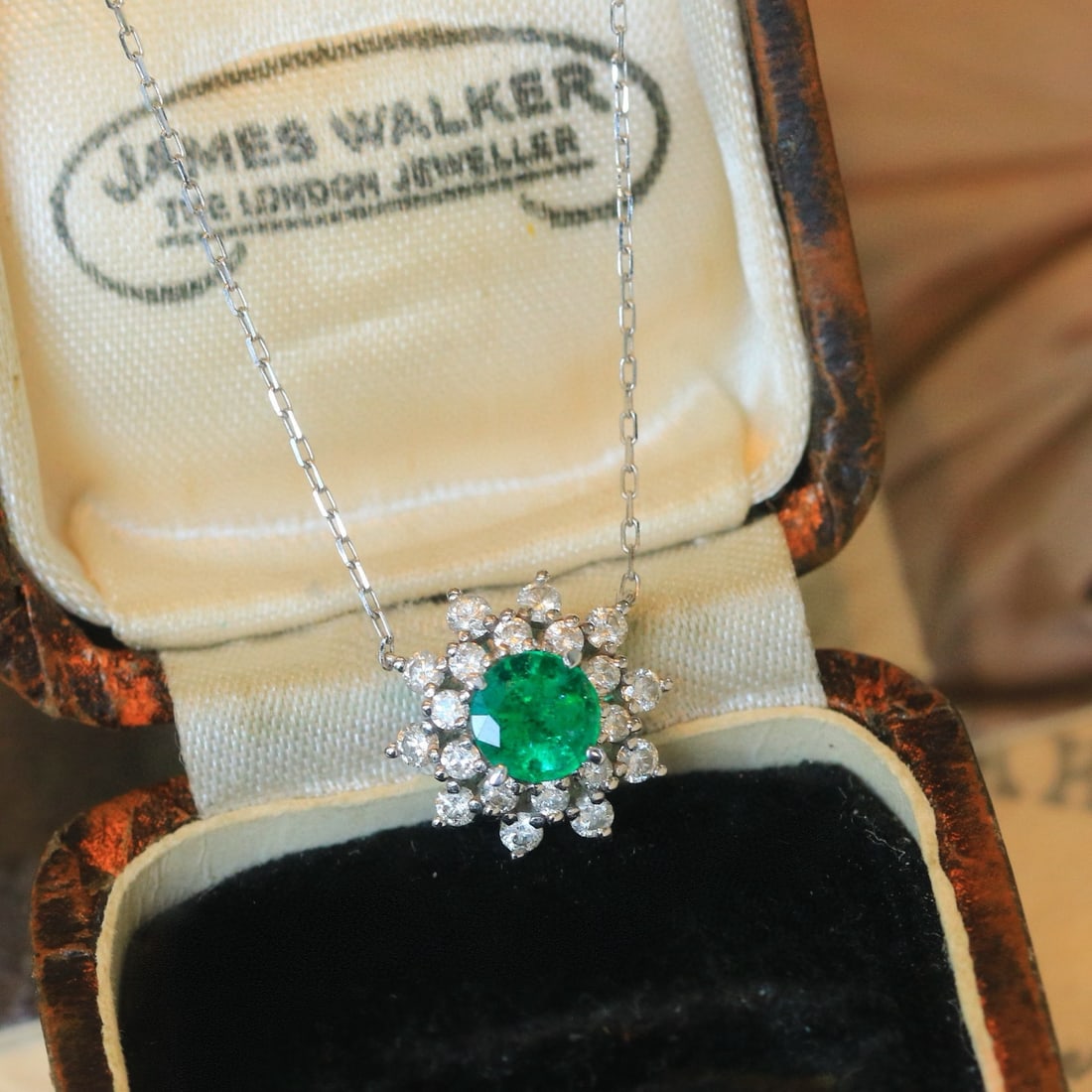 14k Gold 0.82 Ctw Vivid Green Natural Emerald & Diamond Necklace - 2