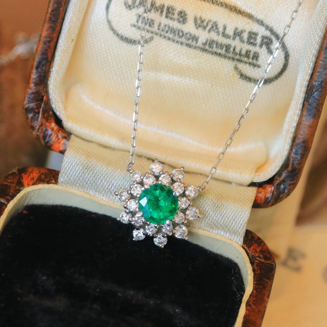 14k Gold 0.82 Ctw Vivid Green Natural Emerald & Diamond Necklace - 3