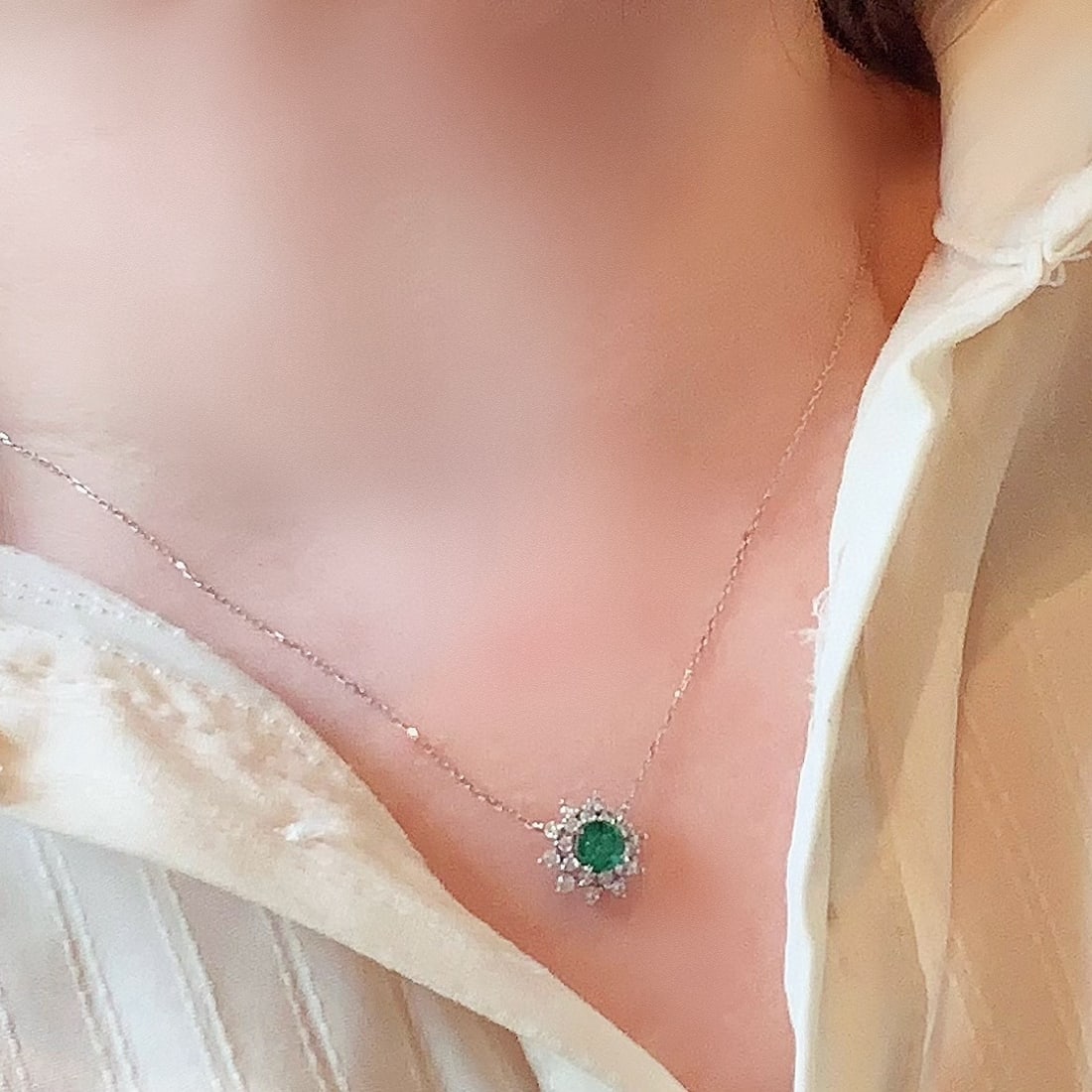 14k Gold 0.82 Ctw Vivid Green Natural Emerald & Diamond Necklace - 6