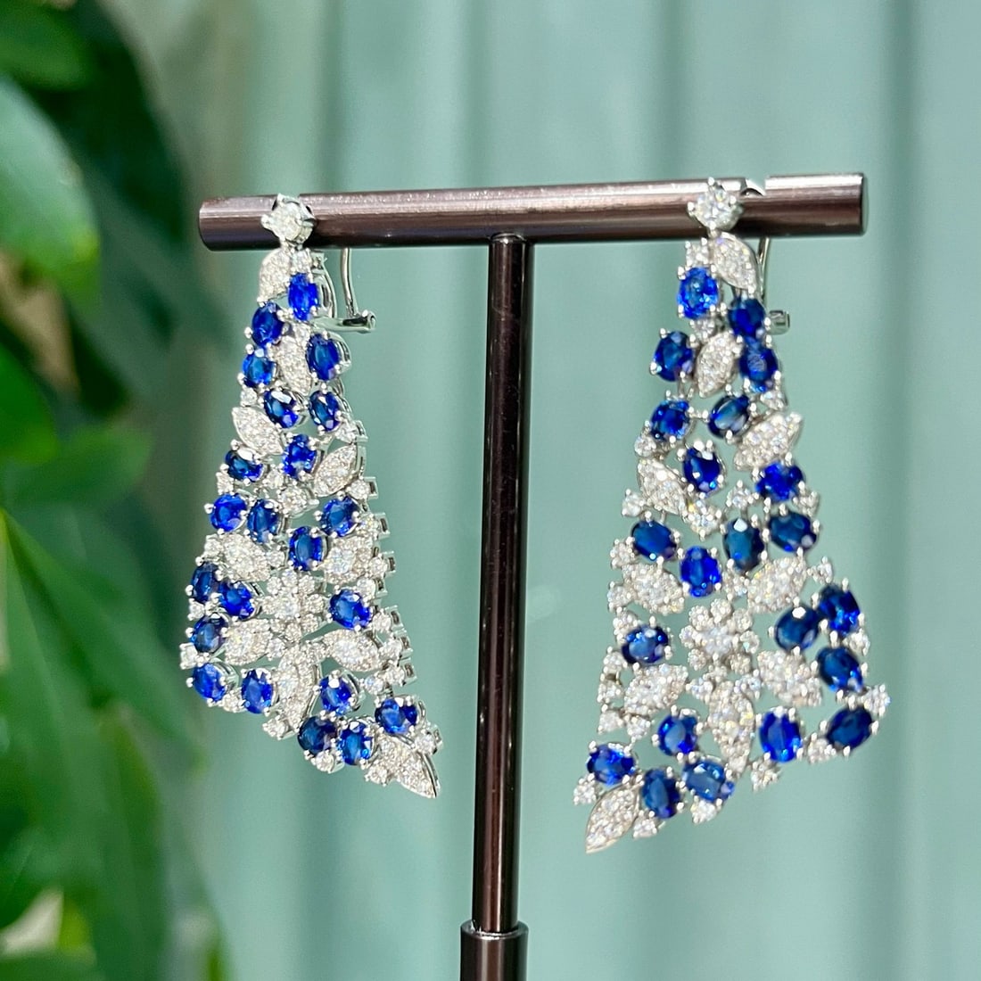 14k Gold 12.28 Ctw Natural Sapphire & Diamond Earrings: Ref:230983158 // gold content:14k gold // main gemstone:sapphire // shape:oval // carat weight:9. 50ct // color:royal blue // treatment:natural // // adjacent gemstone 2 : diamond // shape:multiply //