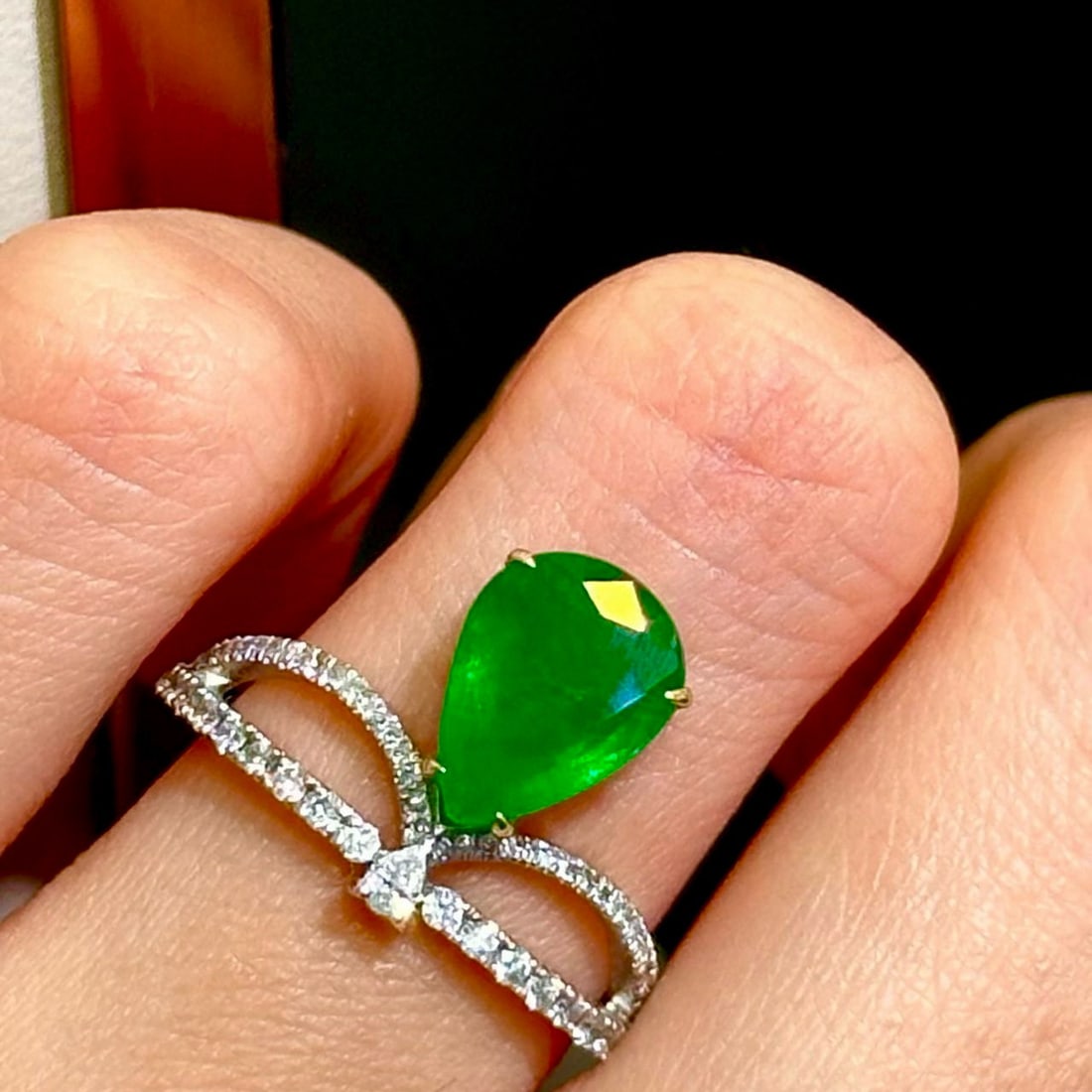 14k Gold 2 Ct Vivid Green Natural Emerald & Diamond Ring - 2