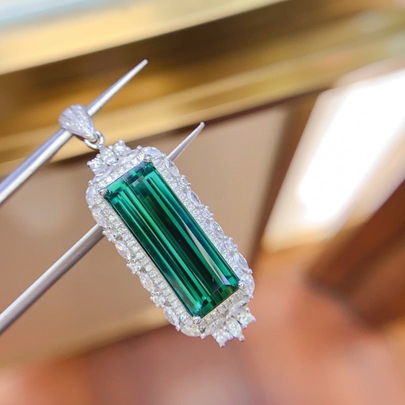 14k Gold 12.6 Ct Natural Tourmaline & Diamond Pendant( Without Chain ): Ref:230983166 // gold content:14k gold // main gemstone:tourmaline // shape:octagonal // carat weight:12. 6ct // color:green // treatment:natural // // adjacent gemstone 2 : diamond // shape:multiply