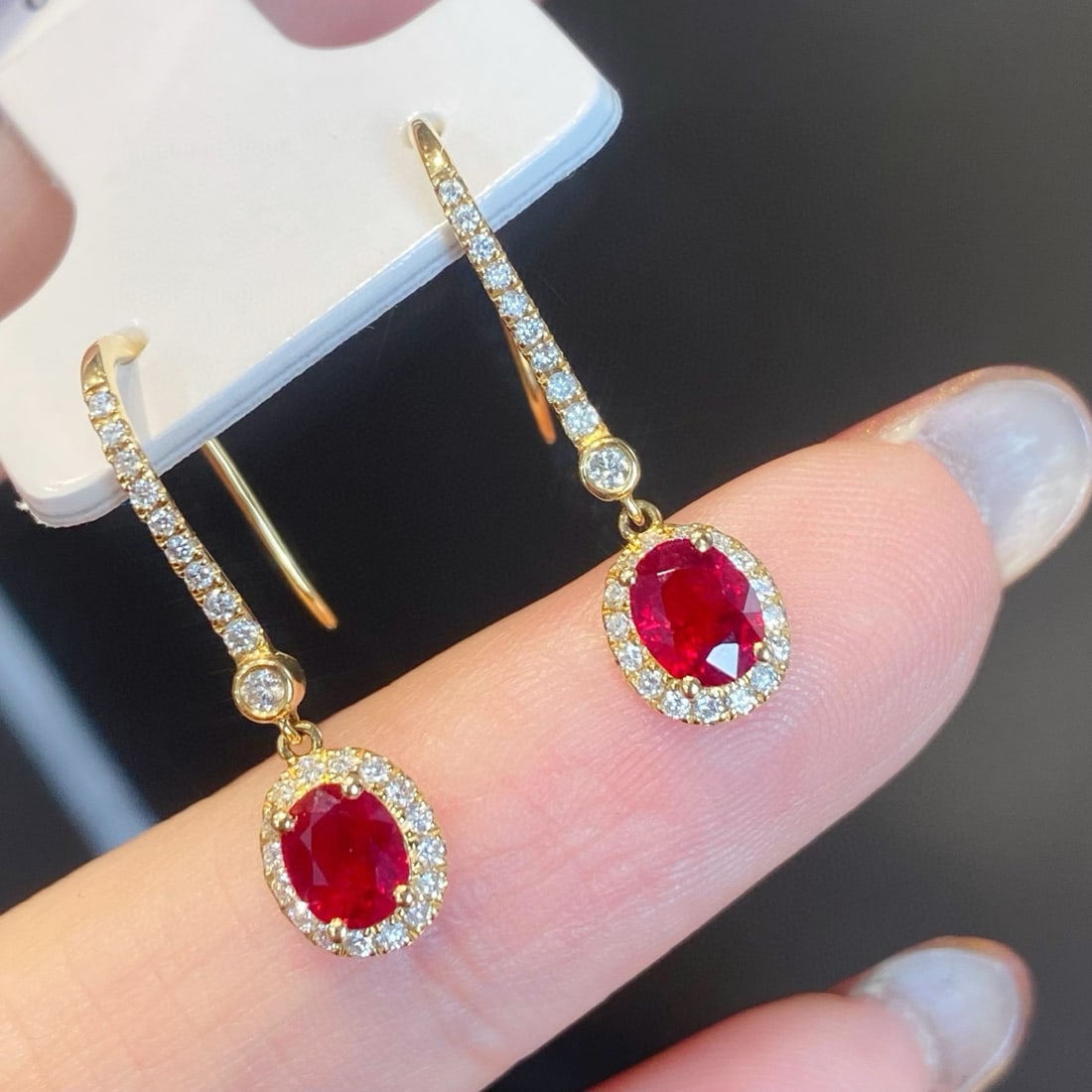 14k Gold 1.25 Ctw Natural Ruby & Diamond Earrings: Ref:230983171 // gold content:14k gold // main gemstone:ruby // shape:oval // carat weight:1ct // color:pigeonblood red // treatment:natural // // adjacent gemstone 2 : diamond // shape:round //