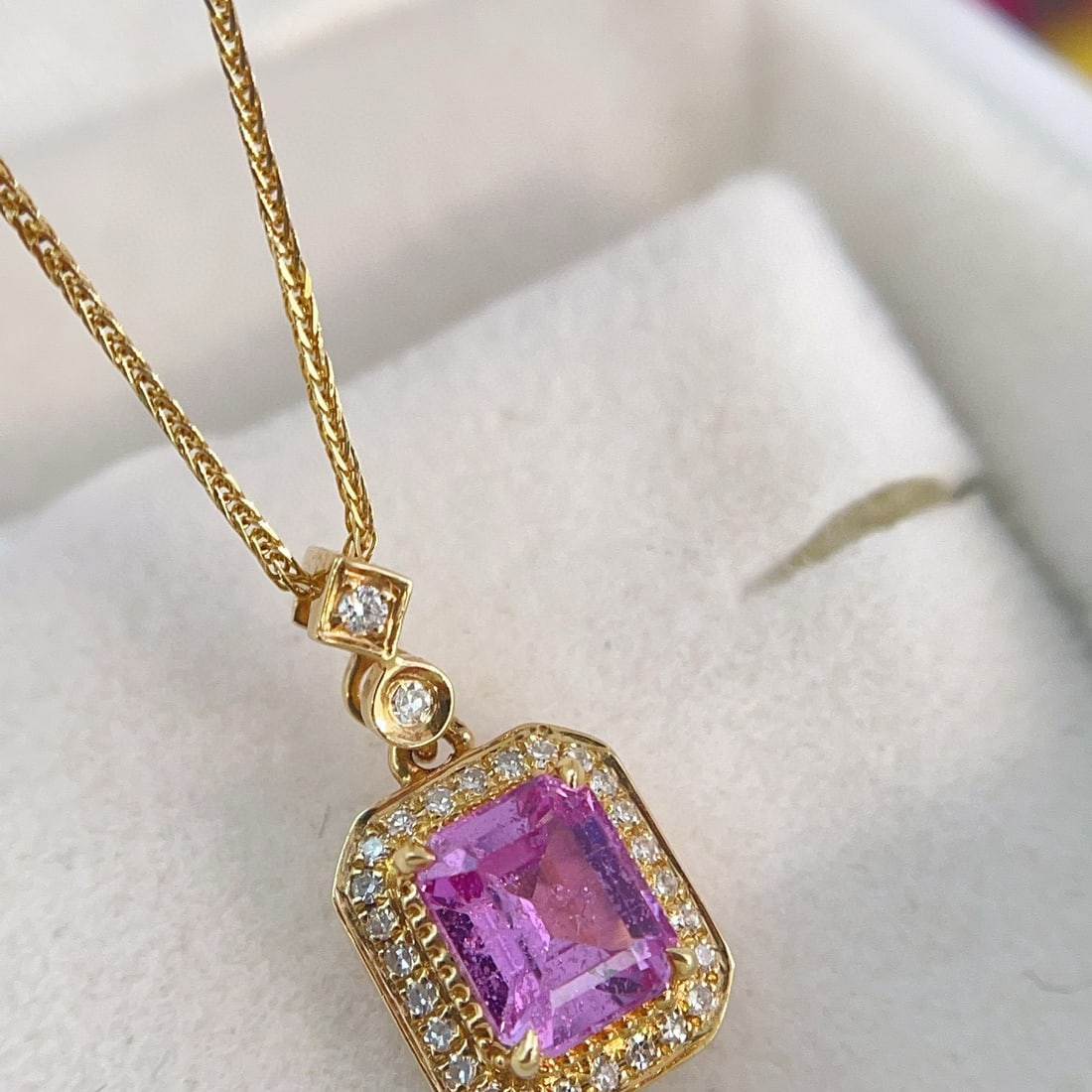 14k Gold 1.0 Ctw Natural Padparadscha Sapphire & Diamond Necklace: Ref:230983186 // gold content:14k gold // main gemstone:padparadscha sapphire // shape:octagonal // carat weight:0. 9ct // color:orangish pink // treatment:natural // // adjacent gemstone 2 : diamond